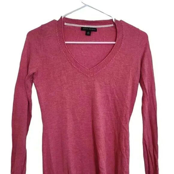 Banana Republic Women's Watermelon Pink Silk/Poly/Cashmere Knit V-Neck Sweater - Picture 4 of 9